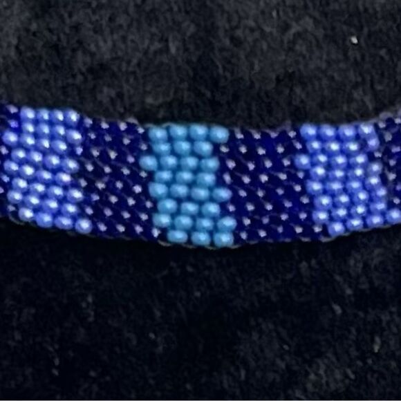 Vintage Sea bead glass necklace, proximately 8 1/2 inches with lobster clasp - Picture 3 of 5